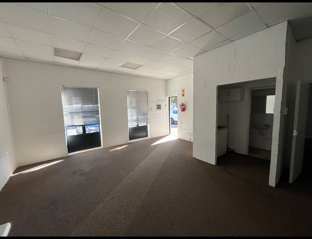 102M² WAREHOUSE TO LET IN MILNERTON CENTRAL